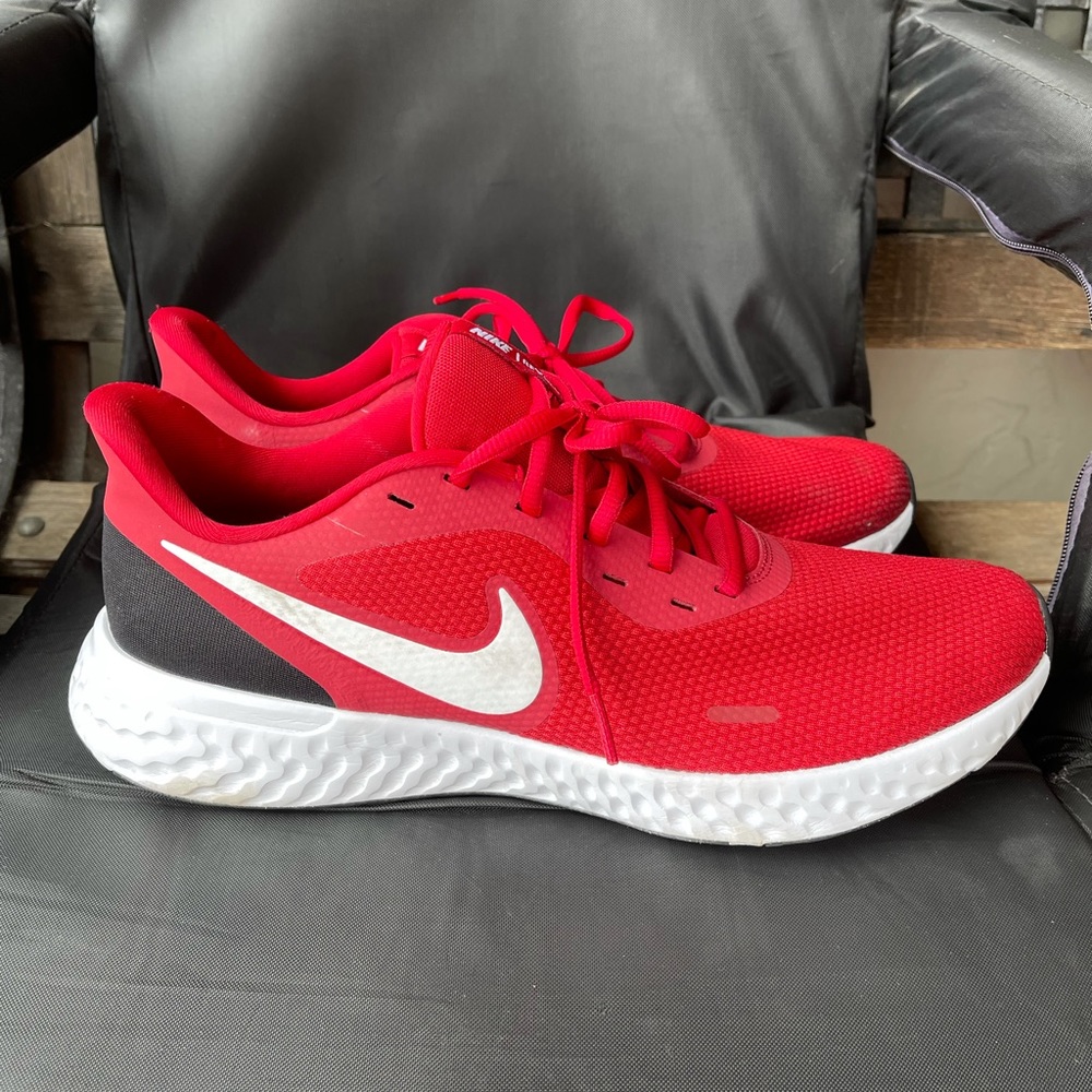 Men’s Nike shoes size 12